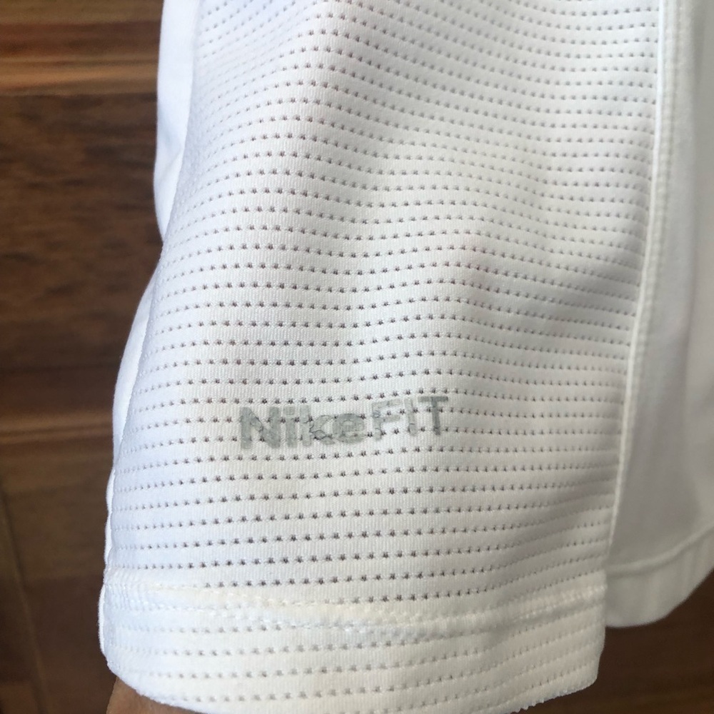 White and black Nike FitDry top Kids size large - Picture 2 of 7